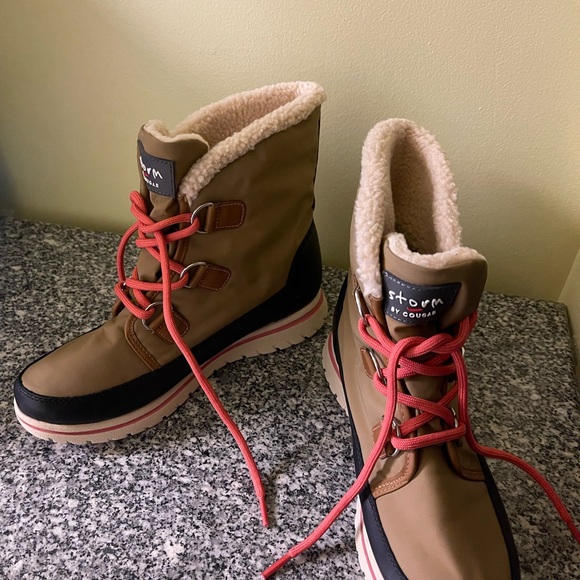 Cougar Storm Tan and Black Boots - Picture 10 of 10